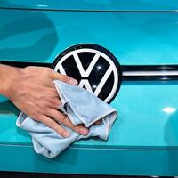 Logosunu elektrik çarptı!