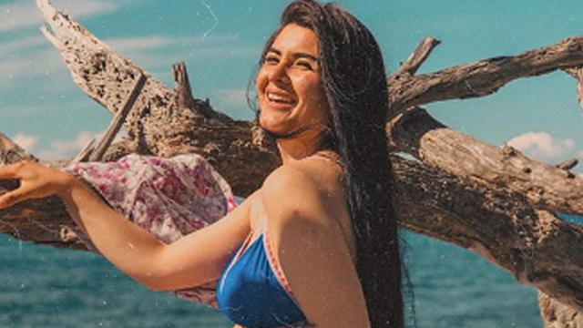 Hanife'den bikinili paylaşım