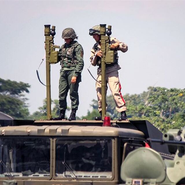 Venezuela Kolombiya sınırında askeri tatbikat başlattı