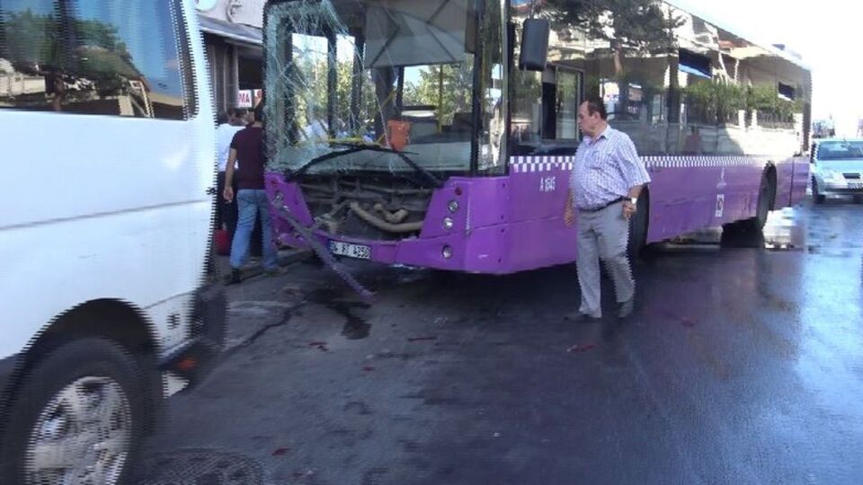 Avcılar'da İETT otobüsü 5 araca çarptı