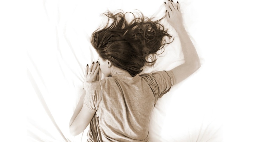 Boyun ağrısı olanlar dikkat! Yüzüstü yatıyorsanız...