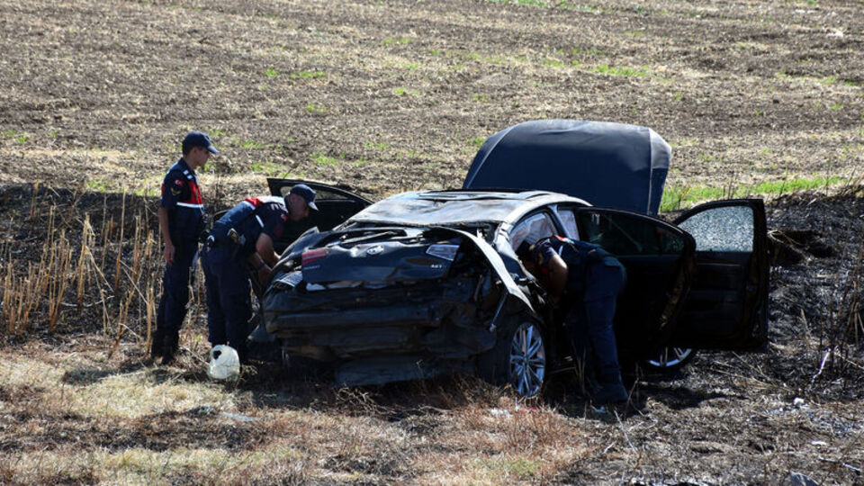 Vahap Seçer'in koruma aracı kaza yaptı!