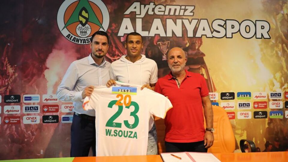 Alanyaspor, Welinton'la uzattı