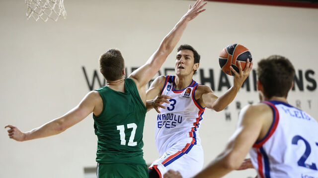 Anadolu Efes, Zalgiris'i devirdi