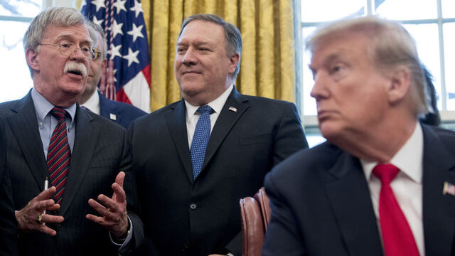 Trump'tan Bolton'a 'zeki değil' mesajı