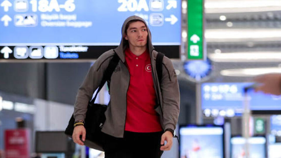 12 Dev Adam yurda döndü