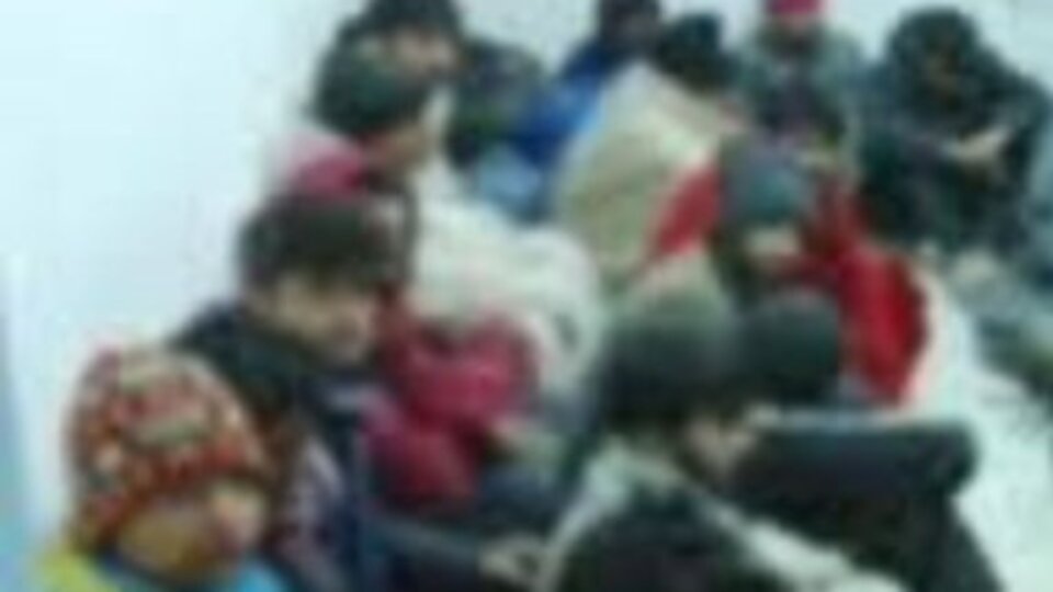 Balıkesir'de 63 kaçak göçmen yakalandı