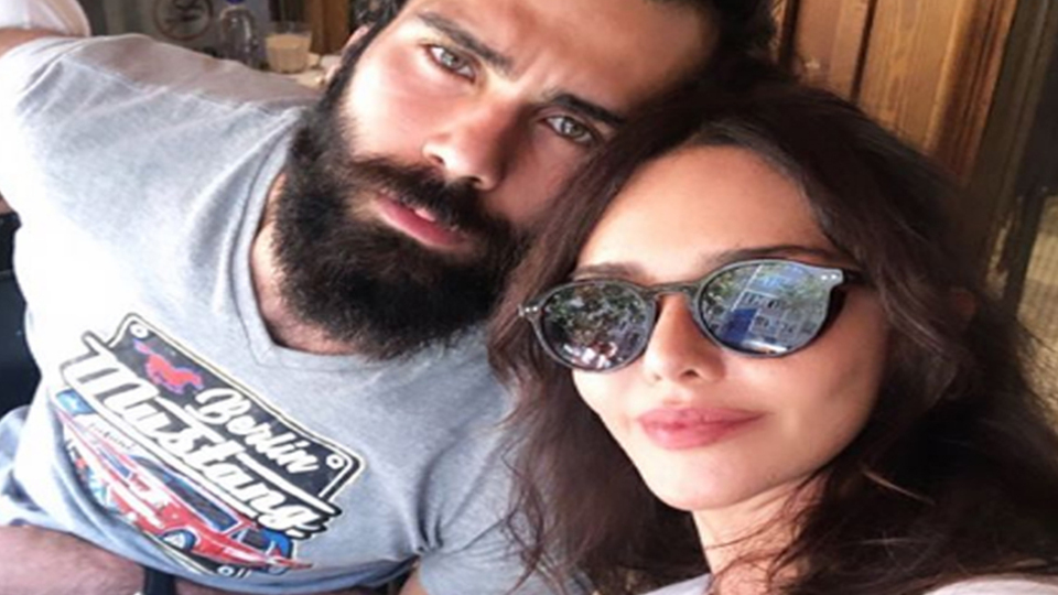 Hande'den aşk ilanı!