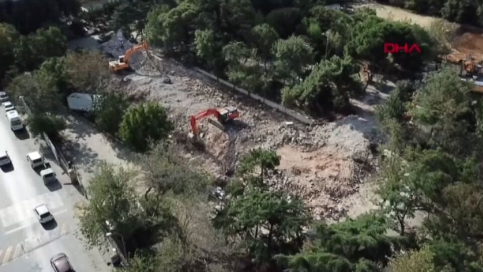 İstanbul'da tarihi lise yıkıldı