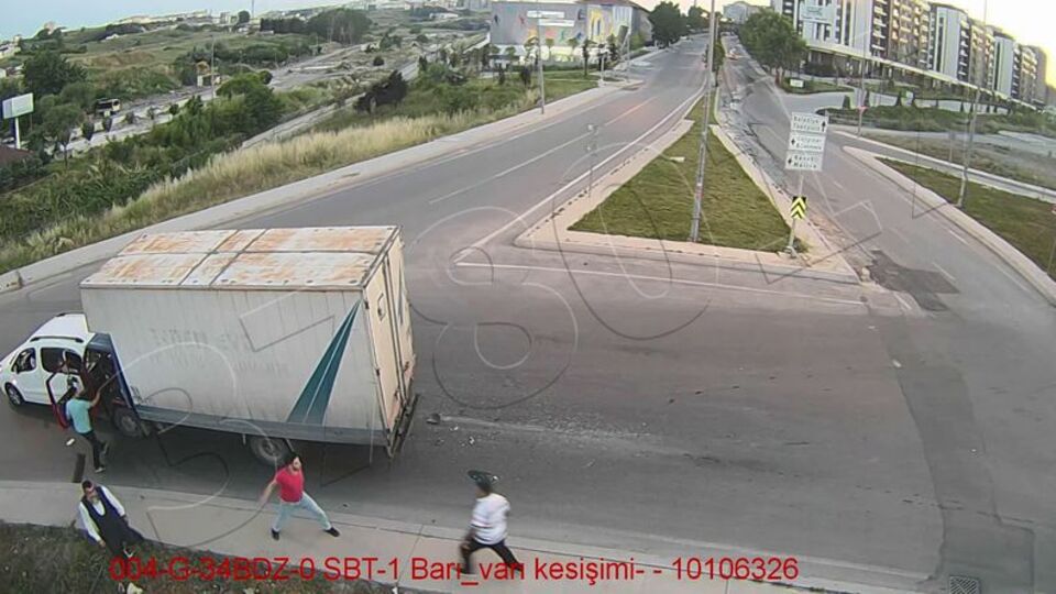 Beylikdüzü'nde film sahnelerini aratmayan kavga kamerada