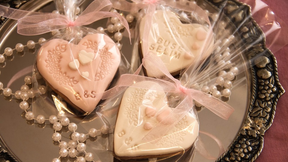 Evde kurabiye hazırlayarak ek iş