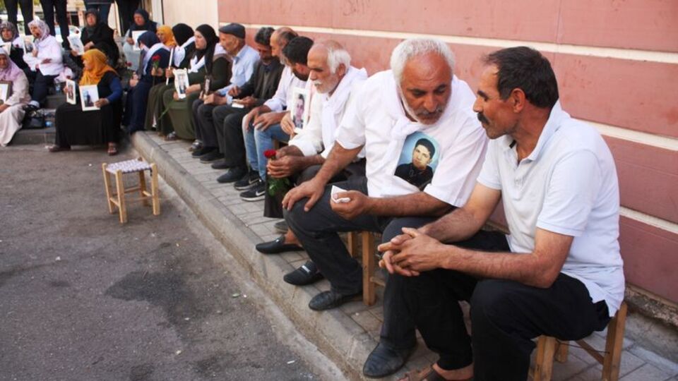 "Oğlumu geri ver!" eylemi büyüyor! "Oğlum daha 14 yaşındaydı!"