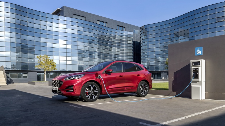 5 yılda 14 'elektrikli' tanıtacak!