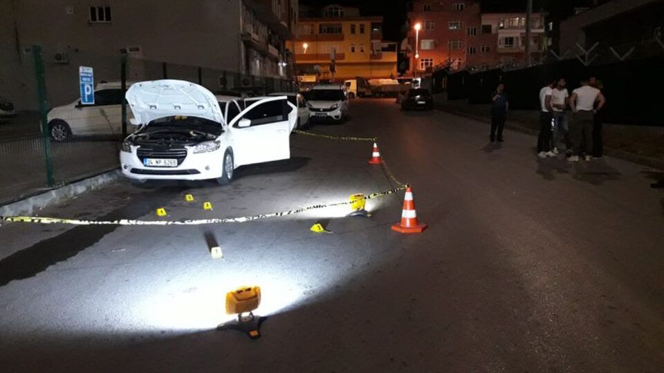 Kocaeli'de iki otomobil kurşunlandı