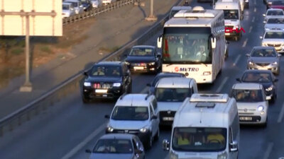 İstanbul trafiğinde yeniden hortladılar! Bakanlığın kararına uyan yok