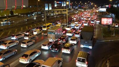 E5'te trafik kazası! Trafik kilitlendi