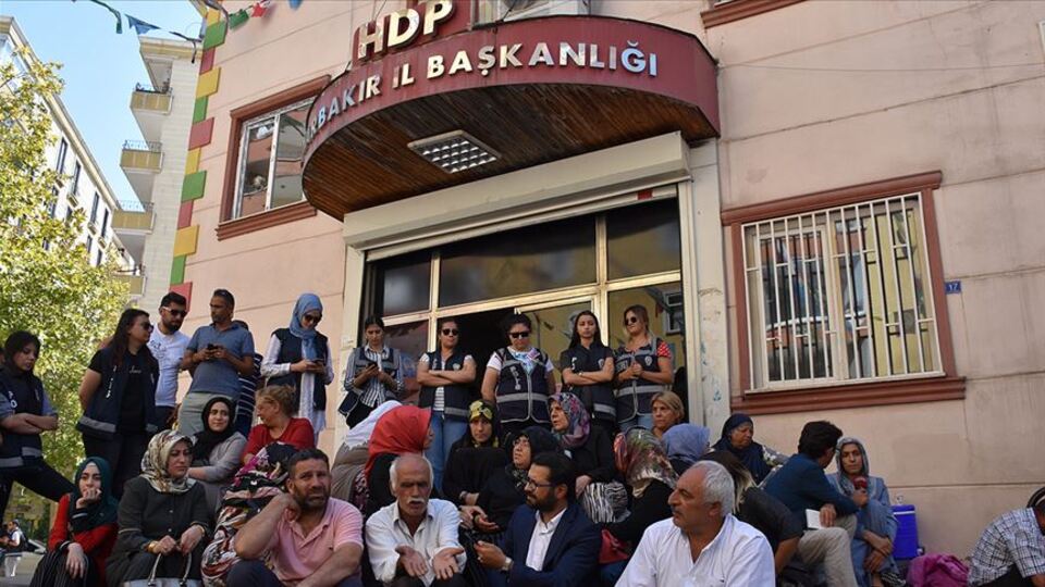 Sanatçıların Diyarbakır annelerine desteği büyüyor