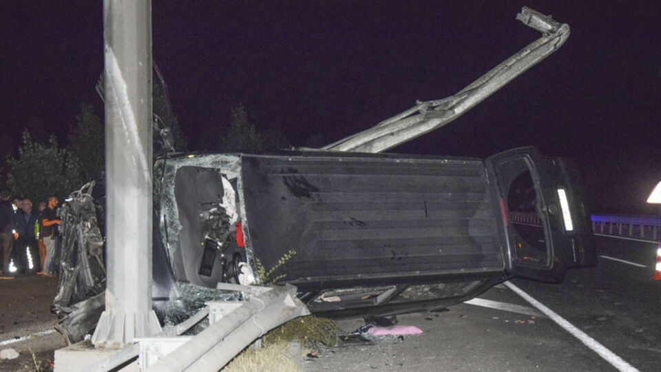 Minibüs hurdaya döndü: 1 ölü, 7 yaralı