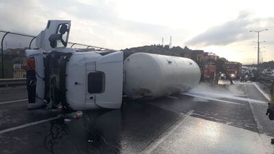 TEM'de korkutan kaza! Trafik felç oldu