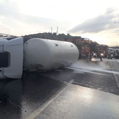 TEM'de korkutan kaza! Trafik felç oldu