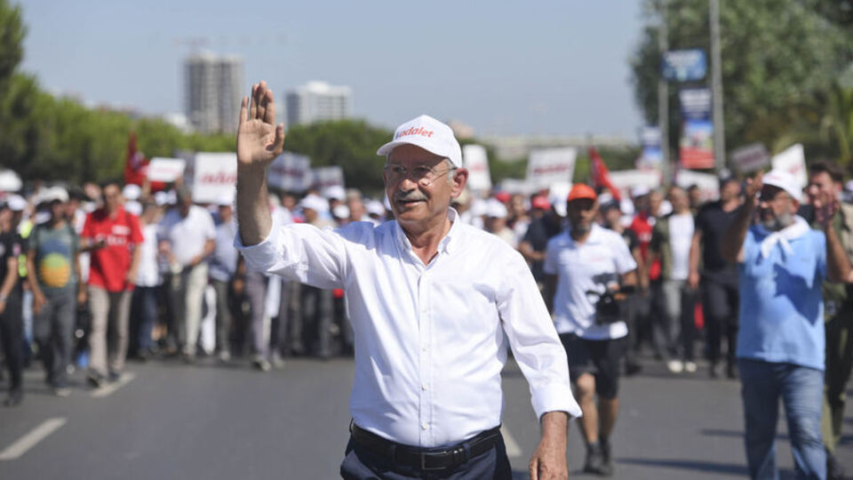 Protesto için gübre dökmüştü! CHP lideri affetti