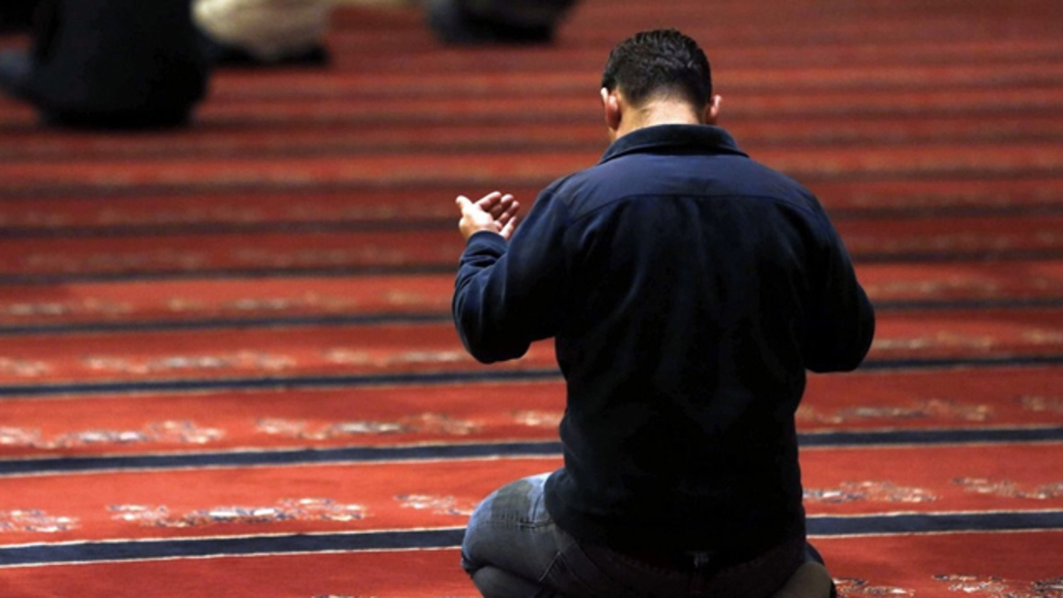 Cuma namazı nasıl kılınır ve kaç rekattır?