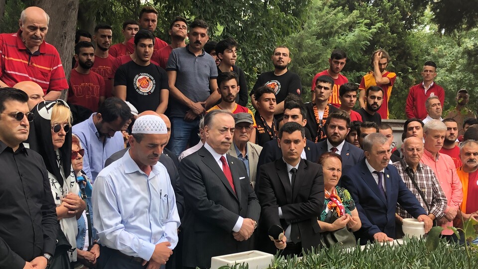 Metin Oktay kabri başında anıldı