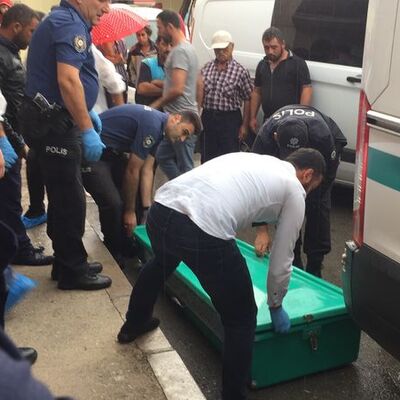 Genç kız başından vuruldu