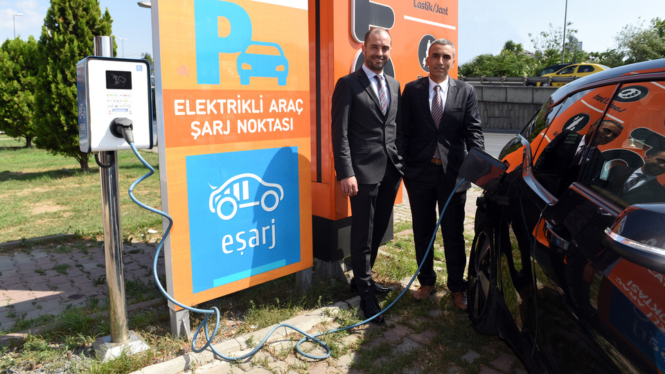 Hem lastik satacak hem şarj edecek