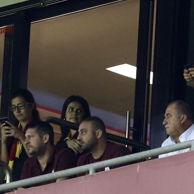 Fatih Terim ve yardımcıları tribünde