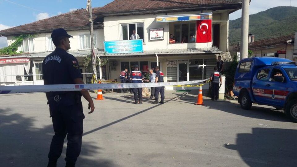 İşten çıkarılmasına neden olan kişiyi tabancayla vurdu