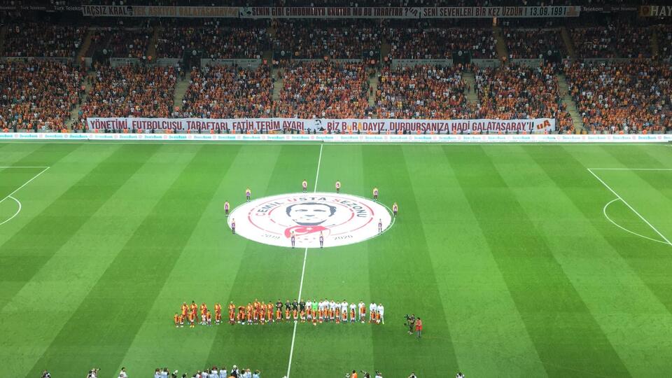 Tribünlerde "Federasyon istifa" sesleri