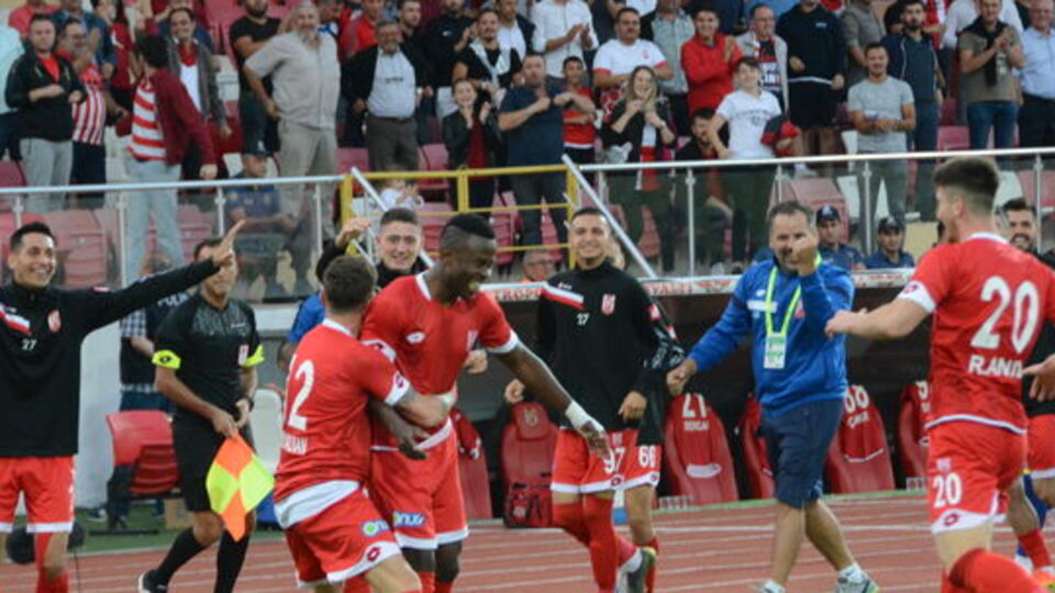 Balıkesirspor 2 golle güldü