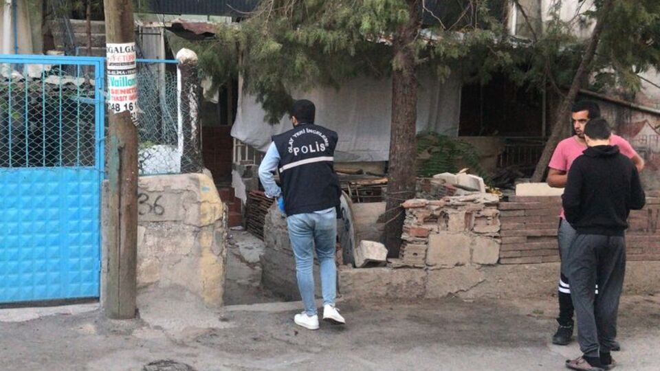 Eski eşiyle birlikte yaşayan adamı öldürdü!