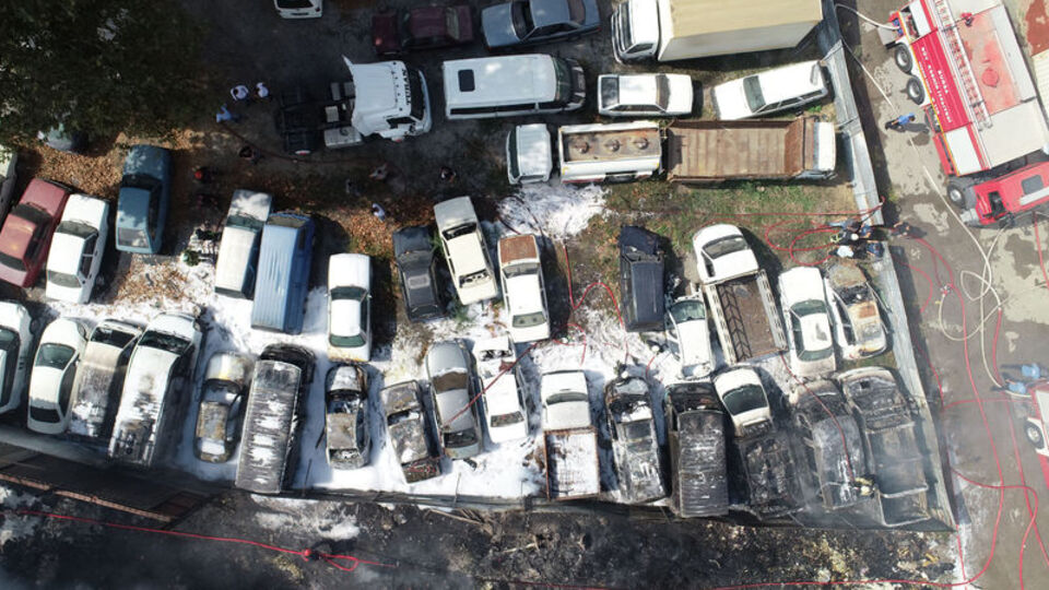 Yediemin otoparkında yangın: 24 araç kullanılamaz hale geldi