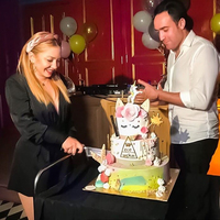 Pilot nişanlıdan doğum gününde araba hediyesi!