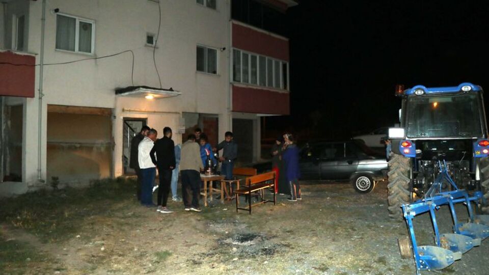 Çankırı'daki sarsıntılar vatandaşı sokağa döktü