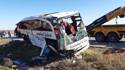 Yolcu otobüsü devrildi: Ölü ve yaralılar var