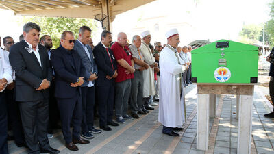Serdal Adalı'nın annesi son yolculuğuna uğurlandı