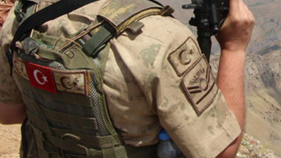 8 aylık Yiğit'ten şehit babaya veda!