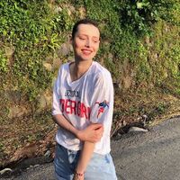 Neslican Tay kimdir?