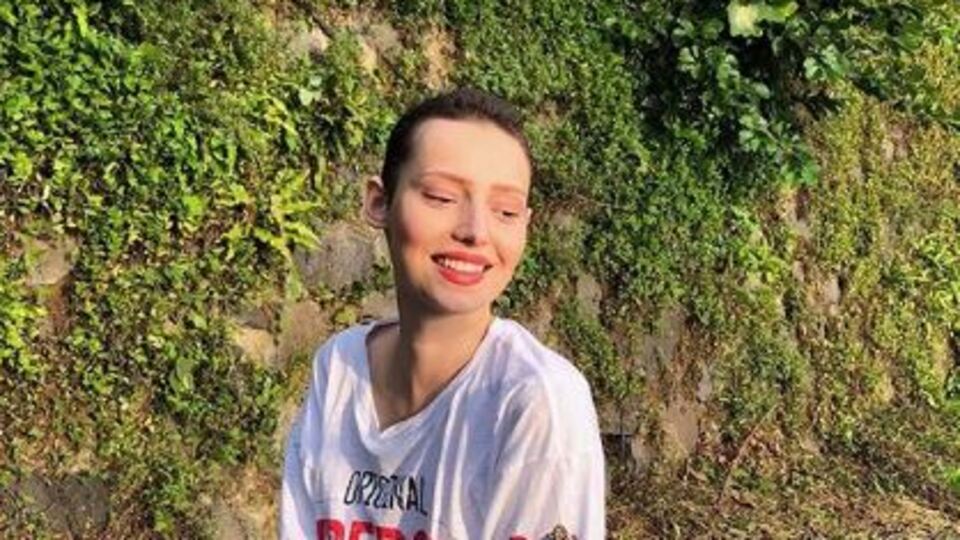 Neslican Tay kimdir?