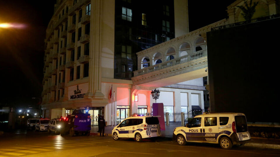 İstanbul'da AVM'ye otomatik silahlı saldırı