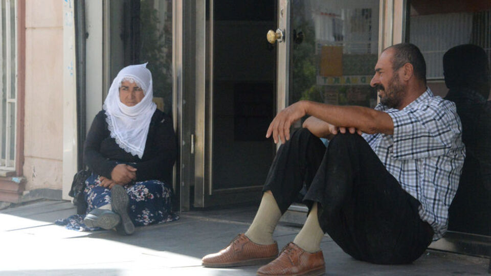 Oturma eylemindeki tehdide tutuklama!