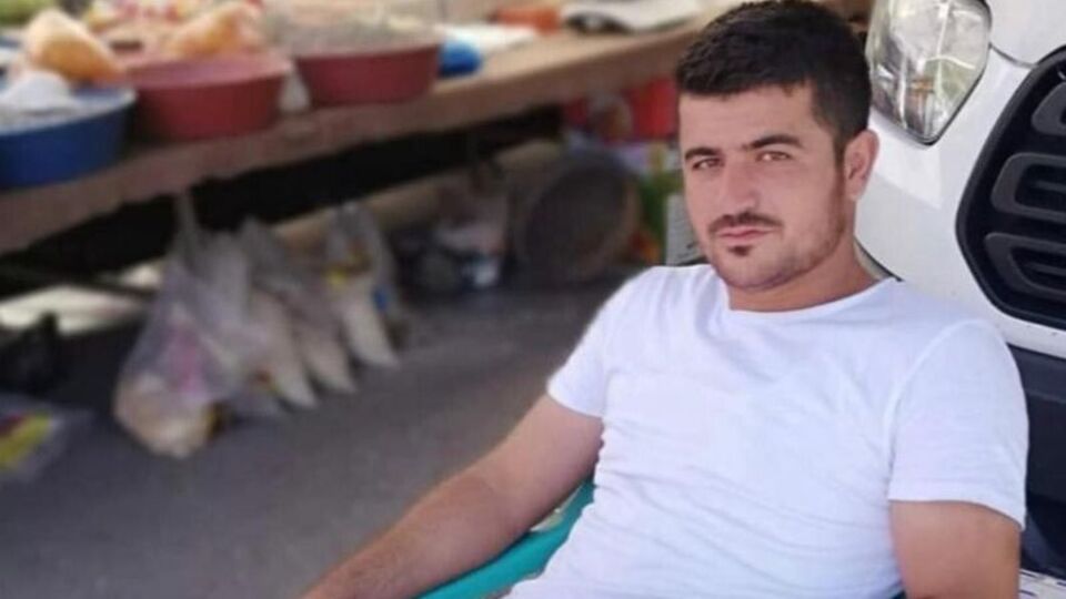 Akılalmaz! Sadece kavgayı ayırmak istedi!