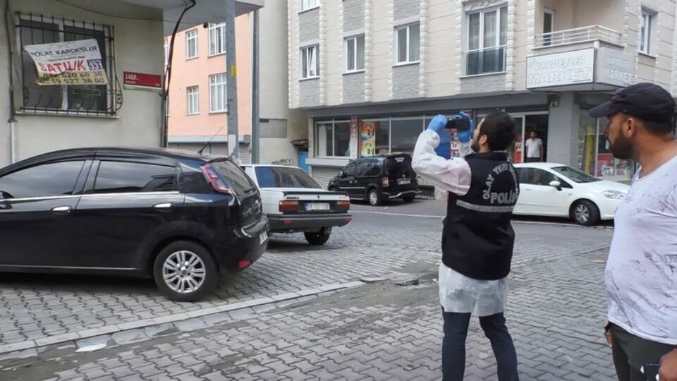 Eşini ve kayınvalidesini bıçakladı