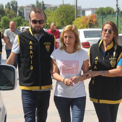 Kocasını sevgilisine bıçaklattı, cesedini yaktı, 13 yıl maaşını yedi