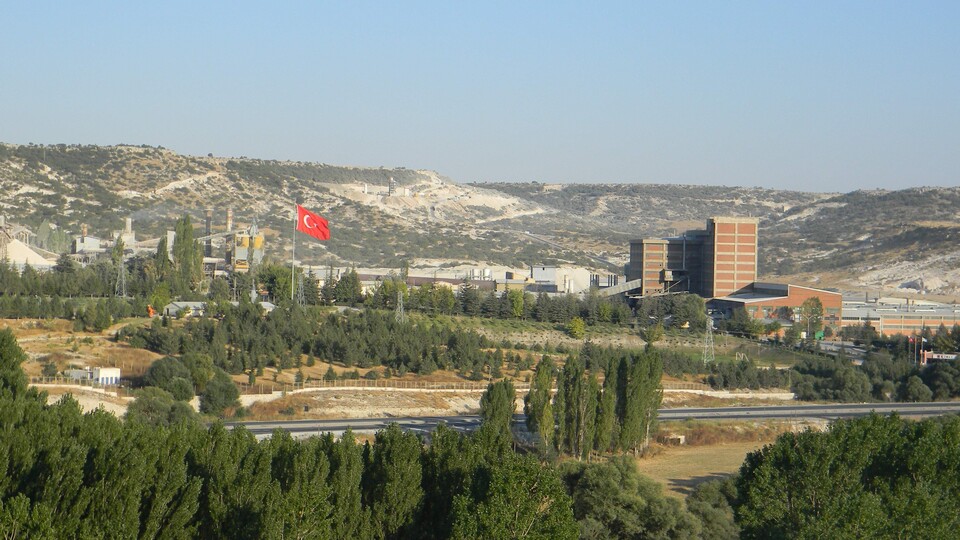 Yıldız Holding, manyezit şirketini Avusturyalılara satıyor