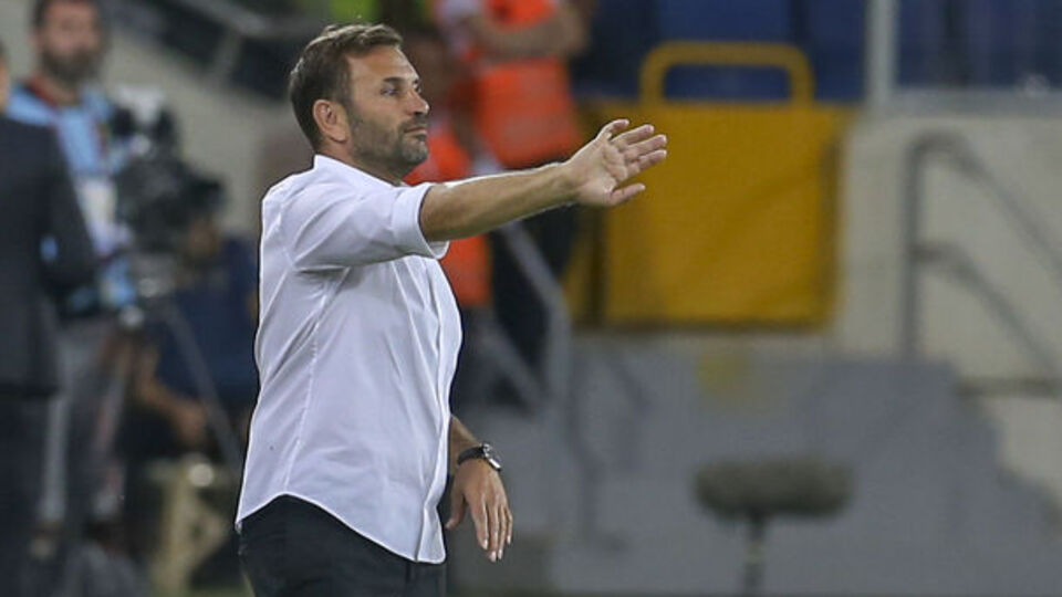 Başakşehir "Buruk" başladı