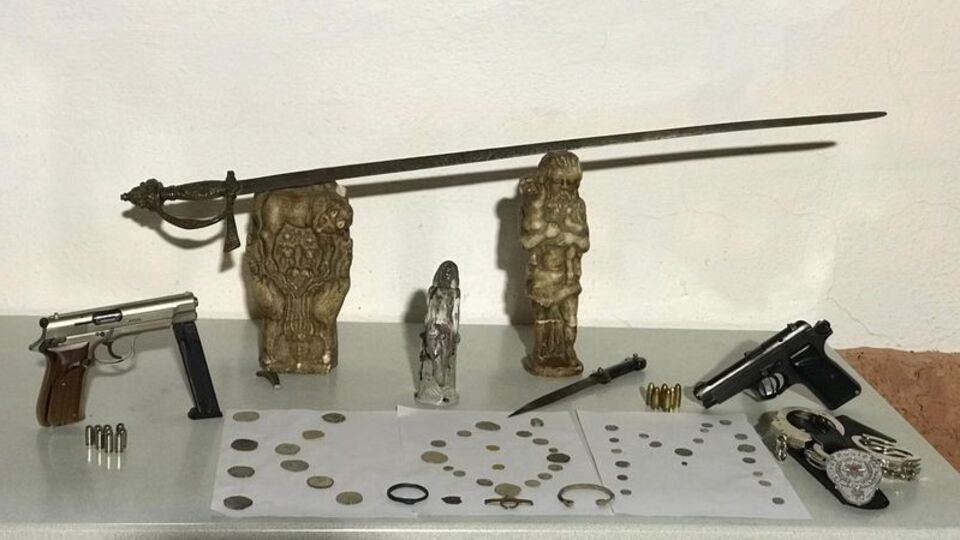 Bu işleri polis rozetiyle yapmışlar!